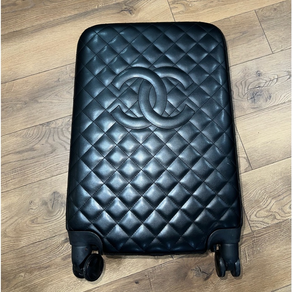 Quilted leather roll on carry on luggage